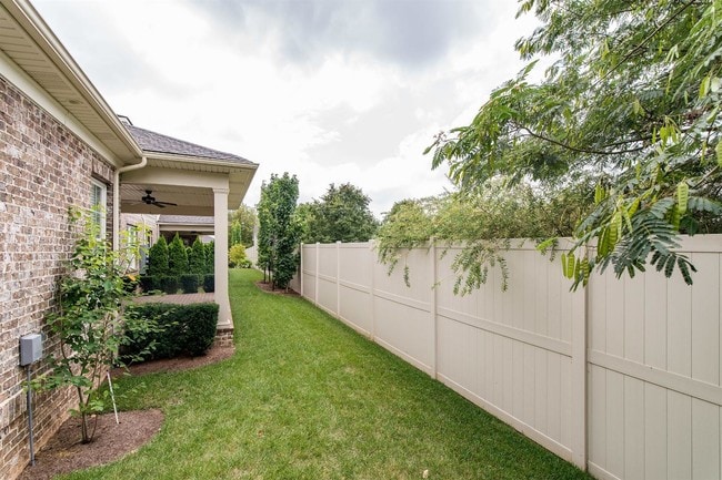 Building Photo - 3414 Country Club Dr