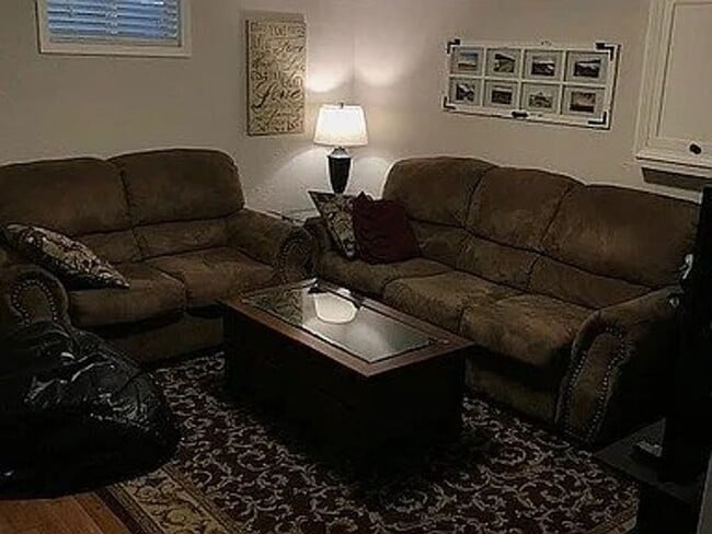Building Photo - RENT REDUCED for 2025-2026!!! Beautiful 6 ...