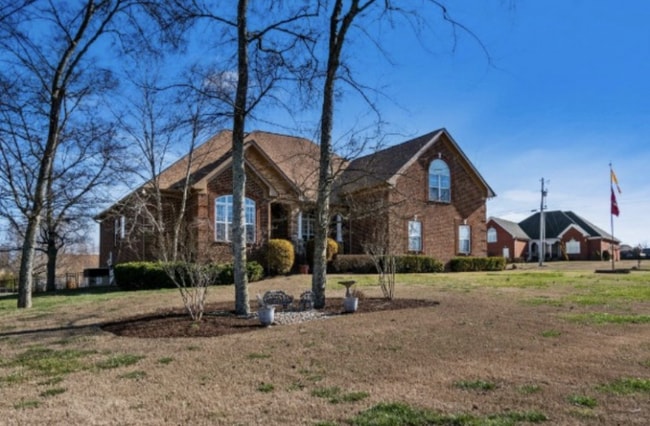 Building Photo - 301 Chamblee Ct