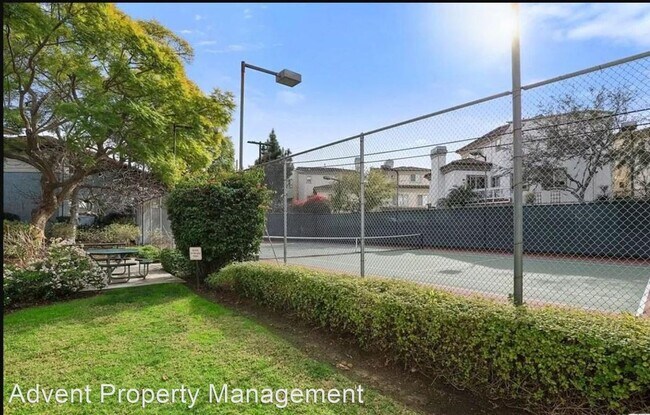 Foto del edificio - 5832 Bowcroft St