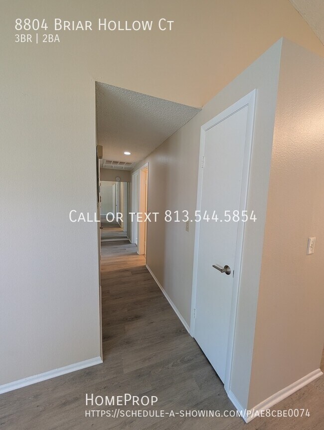 Foto del edificio - 8804 Briar Hollow Ct