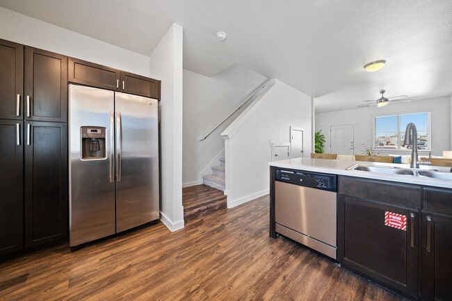 Building Photo - Townhomes at Twenty01