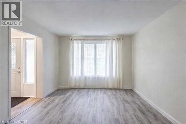 Photo du bâtiment - 310 Magnolia Dr