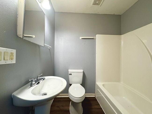 Building Photo - 1 Bedroom Upstairs apartment Just outside of Searcy