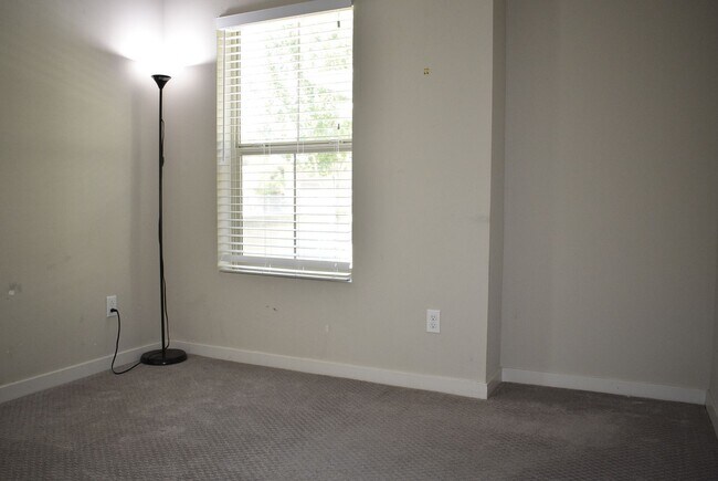 Foto del edificio - 479 McClatchy Way