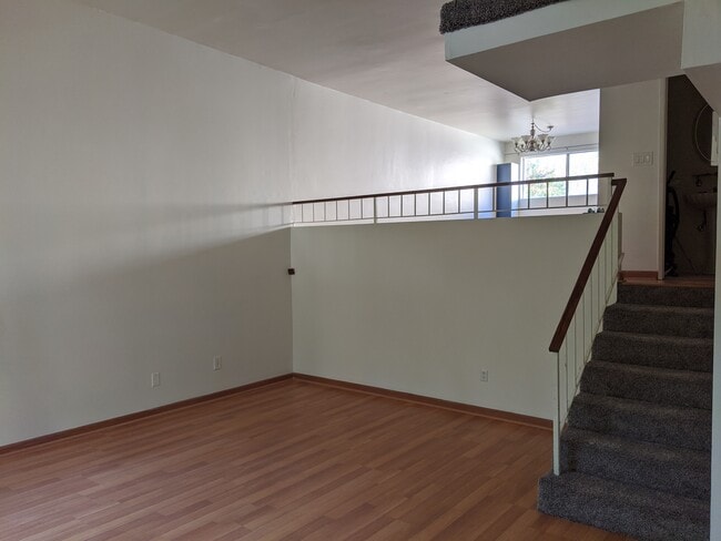 Building Photo - Grismer