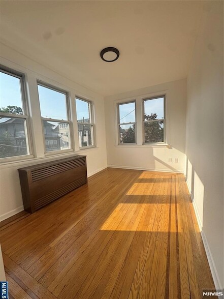 Building Photo - 688 Kingsland Ave