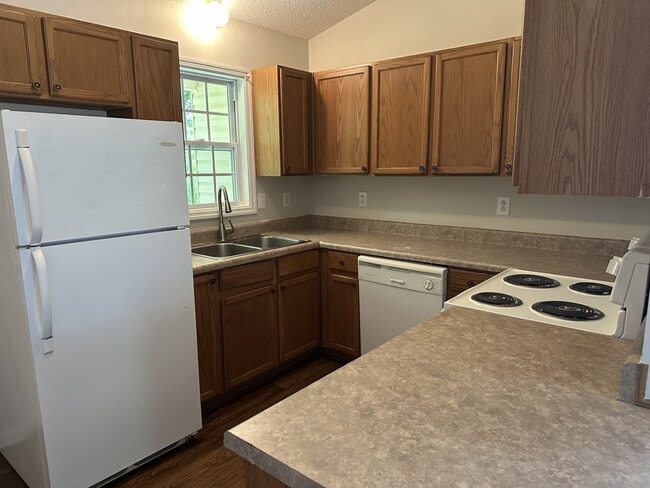 Building Photo - 3208 Deer Path Cir