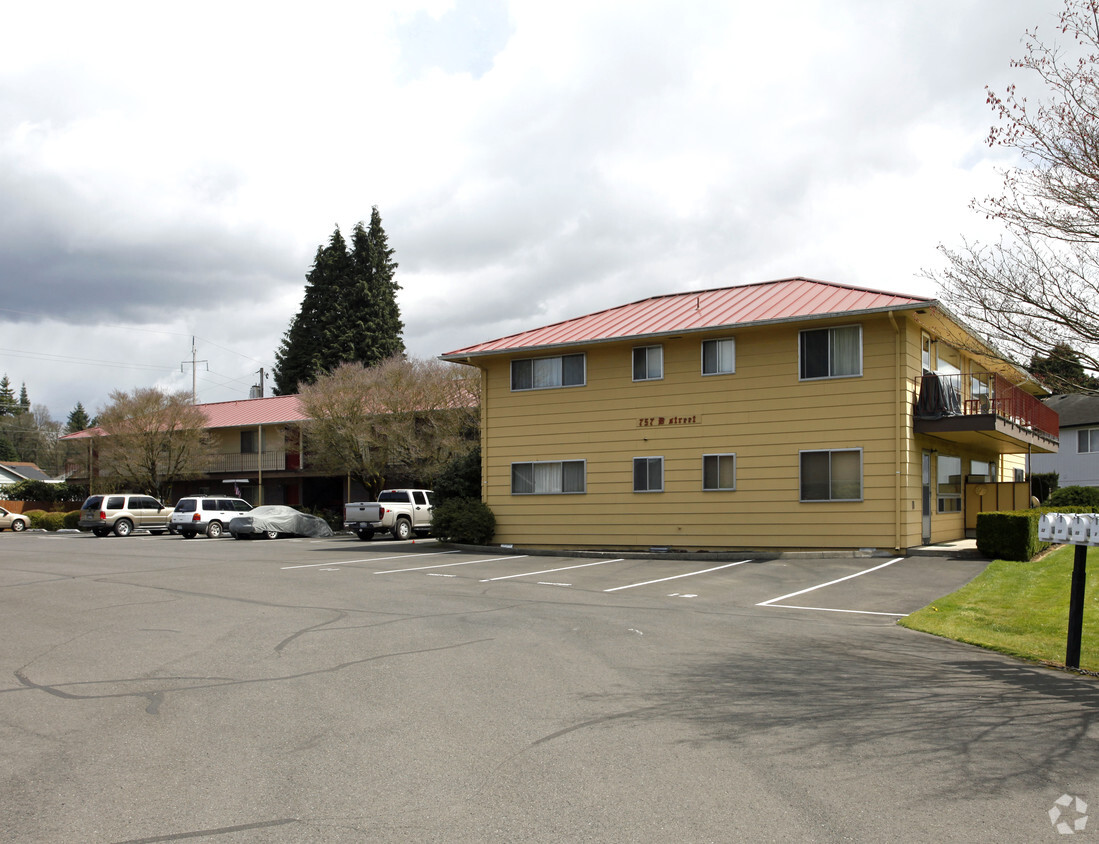 Primary Photo - Shaver Apartments