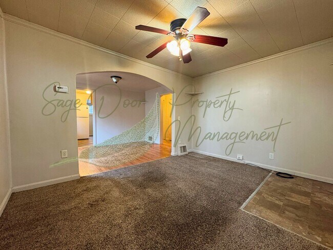 Building Photo - TWO BEDROOM HOME IN INDEPENDENCE!!!