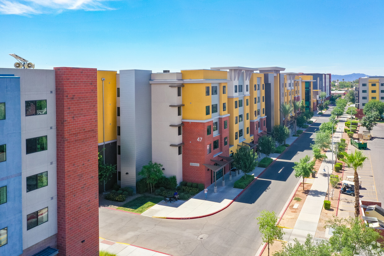 Primary Photo - Papago Apartments North & South