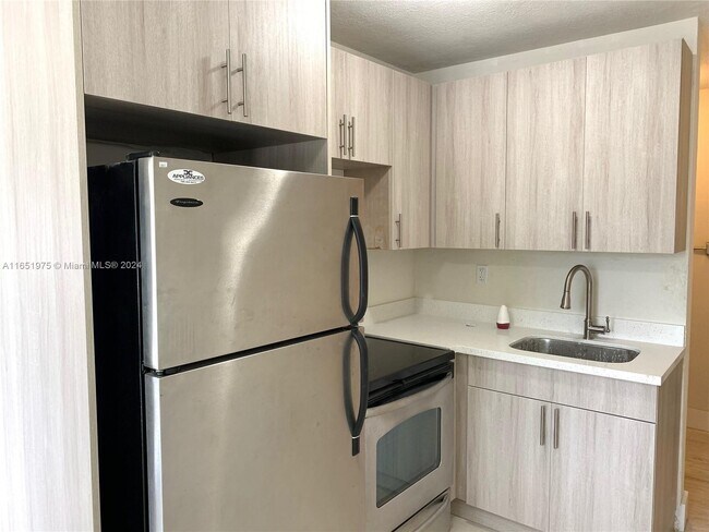 Foto del edificio - 2950 NW 7th Ct