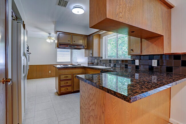 Kitchen - 4410 Goldfinch St
