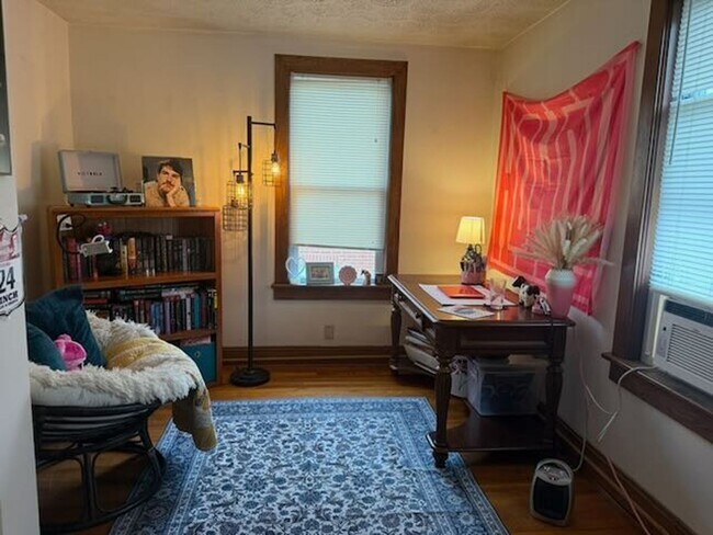 Foto del edificio - 4 Bedroom Townhome Across Street from JMU