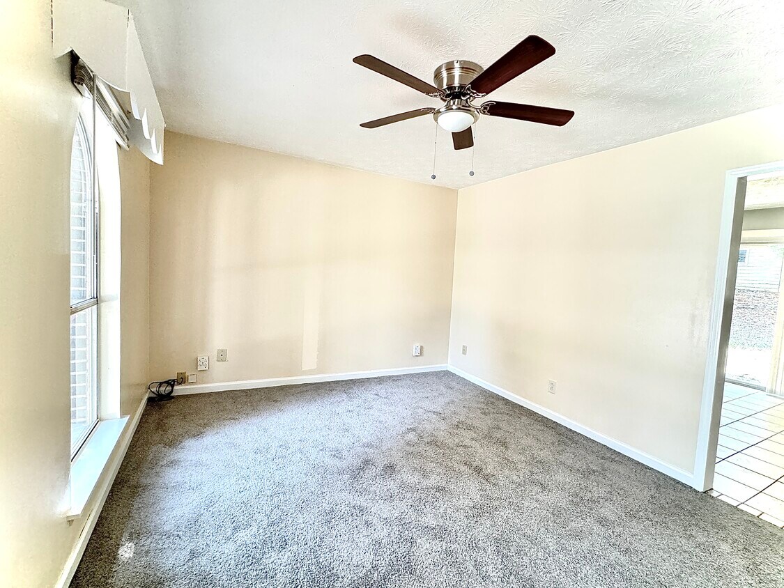 Primary Photo - 6091 Fieldcrest Dr