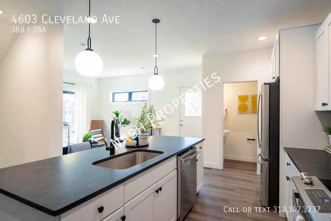 Building Photo - 2300.00 / 3 Bed / 2.5 Bath apartment in So...