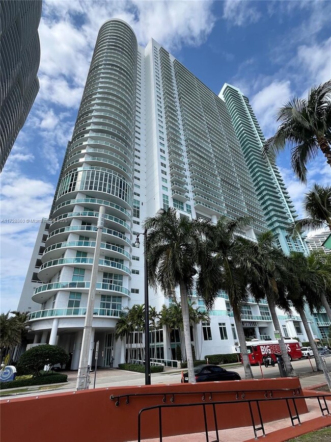 Building Photo - 1800 N Bayshore Dr