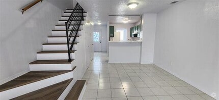 Building Photo - 617 Carriagehouse Ln