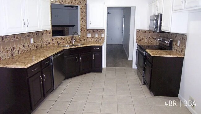 Foto del edificio - 4 Bedroom | 3 Bathroom | Walk Out Basement...