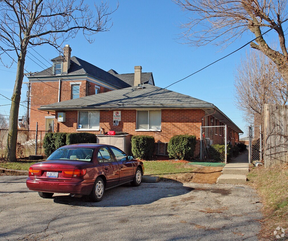 Building Photo - 228 S Dutoit St