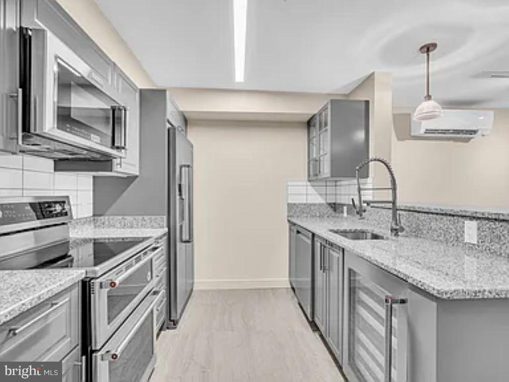 Foto principal - 220 2nd St SE