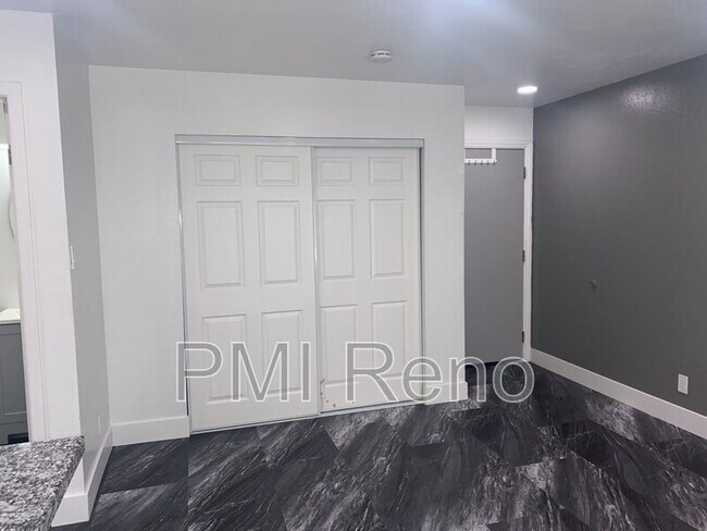 Foto del edificio - 778 Forest St