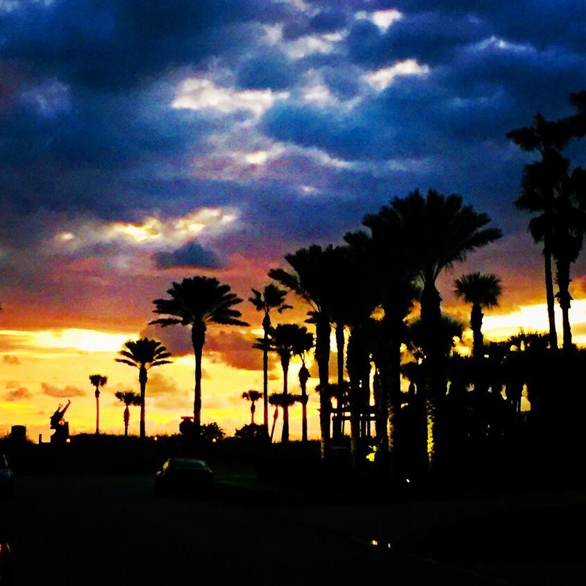 OCEAN FRONT PARK STEPS AWAY - 185 5th Ave S (Jacksonville Beach, FL)