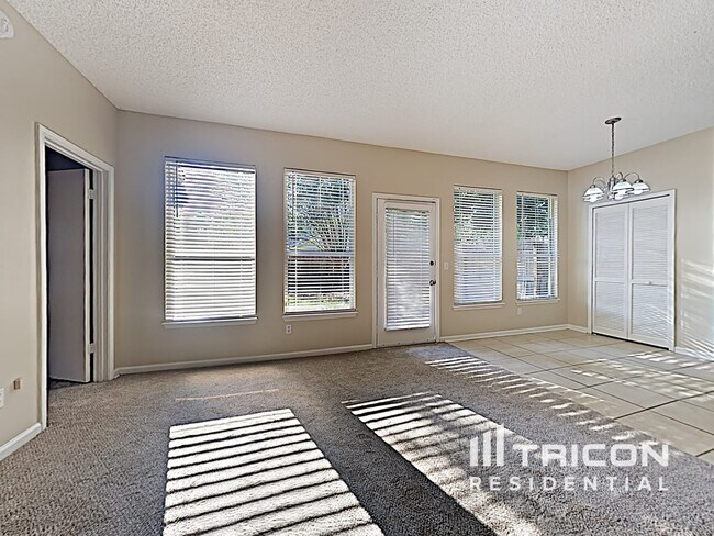 Foto del edificio - 3840 Tallcott Dr