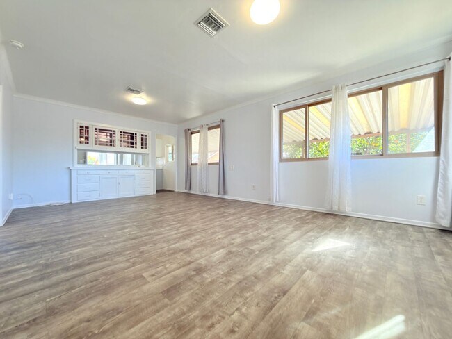 Foto del edificio - Beautifully Updated San Fernando Home with Gated Entry