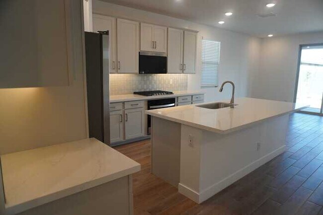 Building Photo - Brand New Home in Empire Pointe