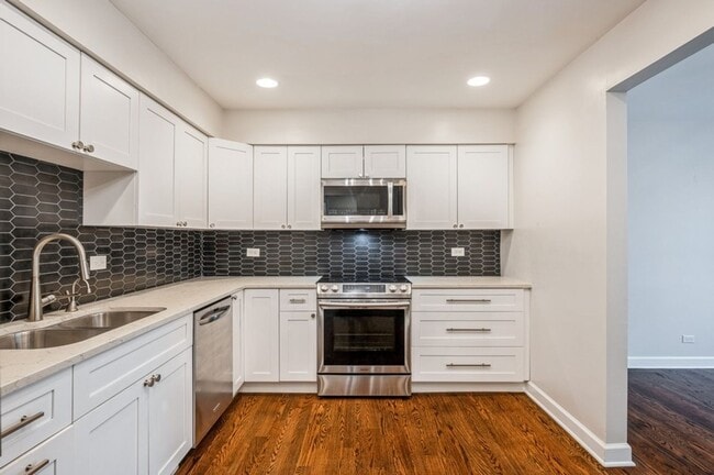 Building Photo - Gorgeous & Spacious Lincolshire Townhouse ...