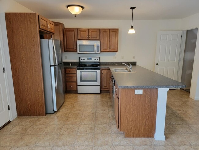 Building Photo - 213 Limestone Dr