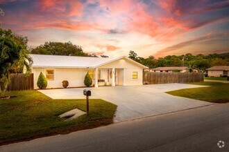 Building Photo - 900 King Orange Dr