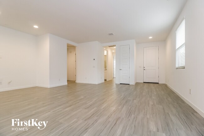 Building Photo - 12516 W Kaler Dr