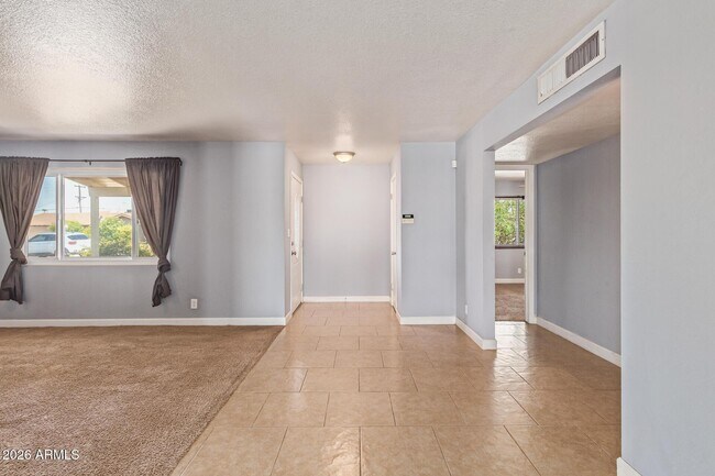 Foto del edificio - 1881 E Palmcroft Dr