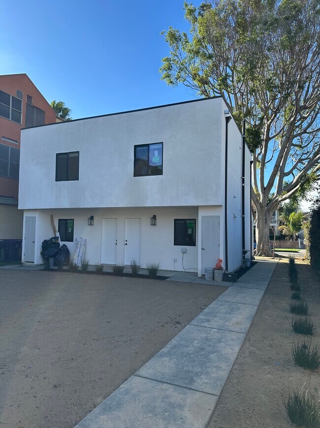 Foto del edificio - 826 Rose Ave