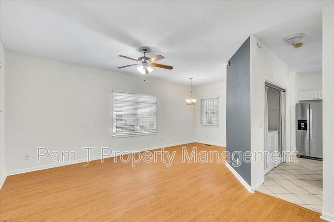 Foto del edificio - 635 E Henry St