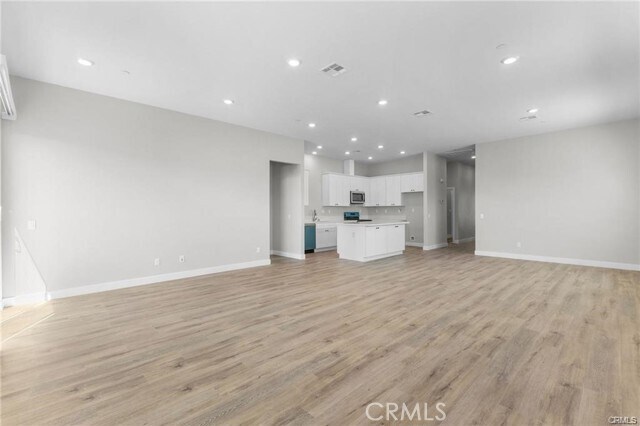 Foto del edificio - 1341 E 8th St