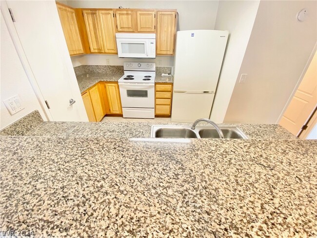 Building Photo - 5055 W Hacienda Ave