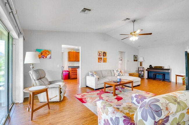 Foto del edificio - 15870 SW 16th Avenue Rd