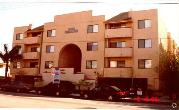 Building Photo - CDE Plaza Apartments