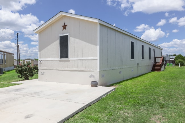 Building Photo - 7151 Woodlake Pkwy