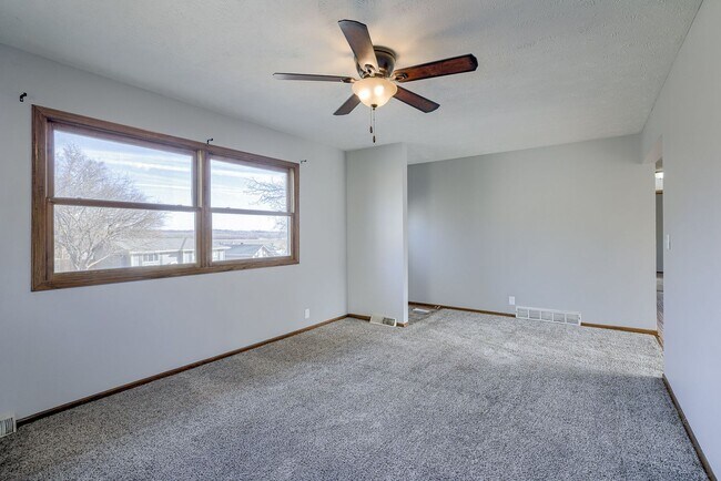 Foto del edificio - Conveniently Located 3 Bedroom Bellevue Home!!