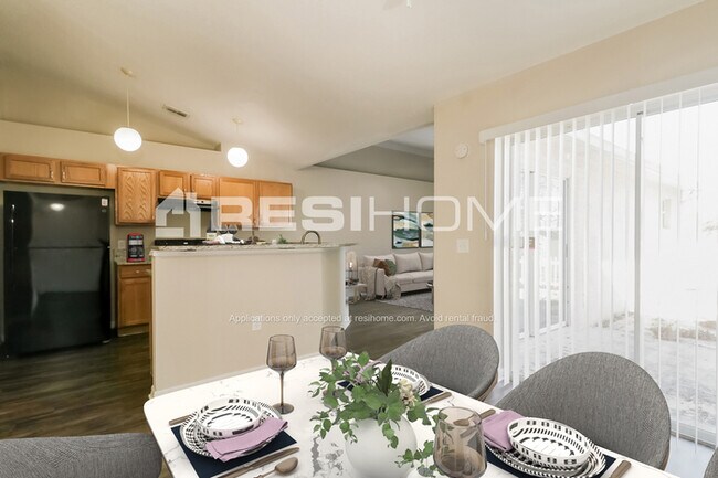Foto del edificio - 14145 Spring Hill Dr