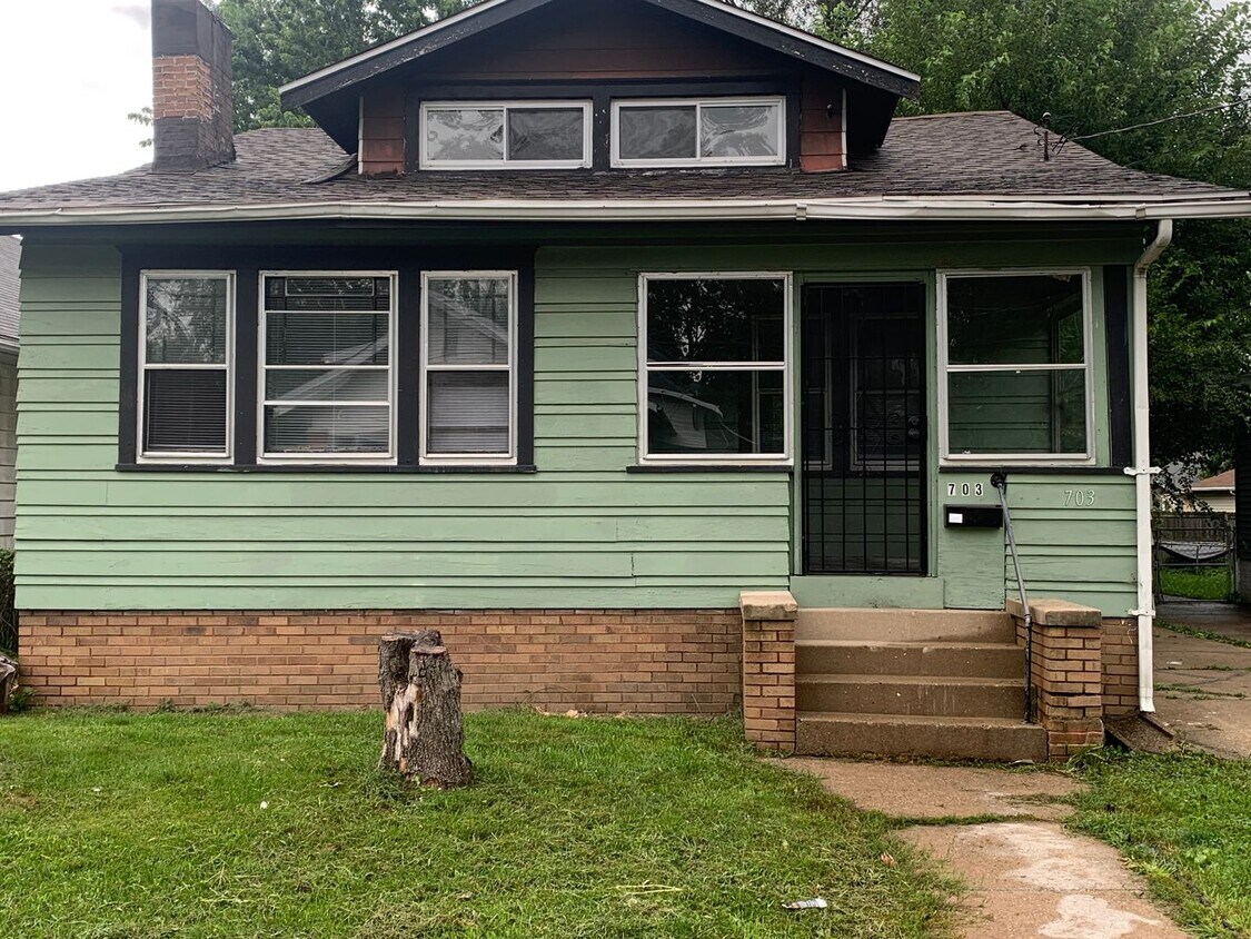Foto principal - Check out this spacious three bedroom one ...