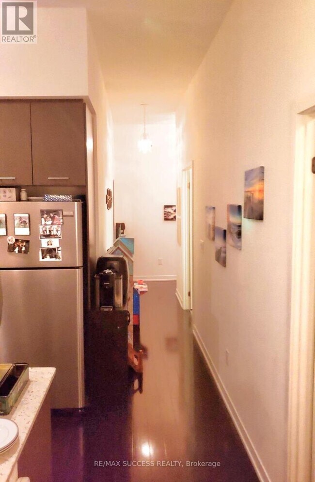 Photo du bâtiment - 365 Prince of Wales Dr