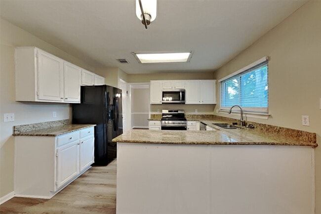 Building Photo - 3407 Fort Richmond Dr