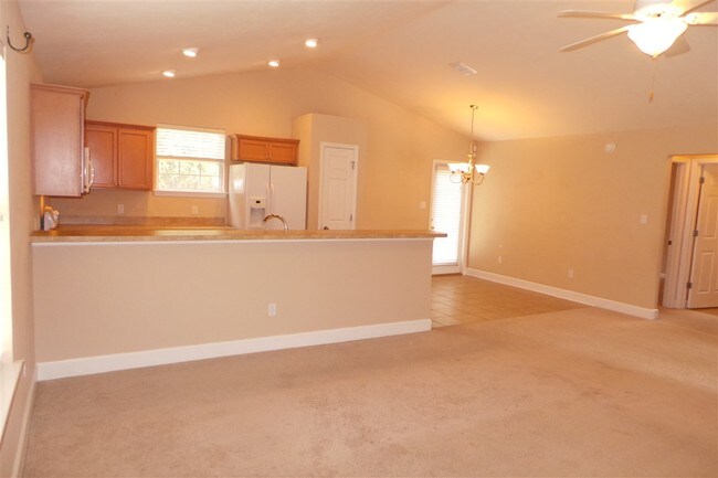 Building Photo - 766 Brooke Manor Dr