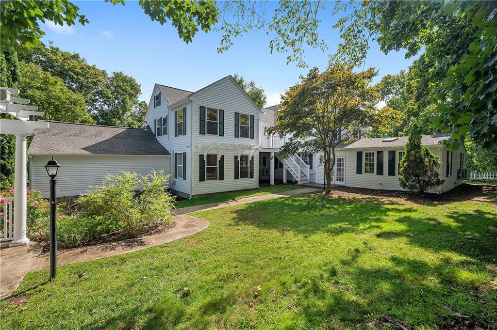 Foto principal - 9 Old Jenckes Hill Rd