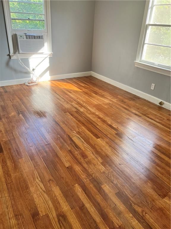 Foto del edificio - 1540 Burton Ave